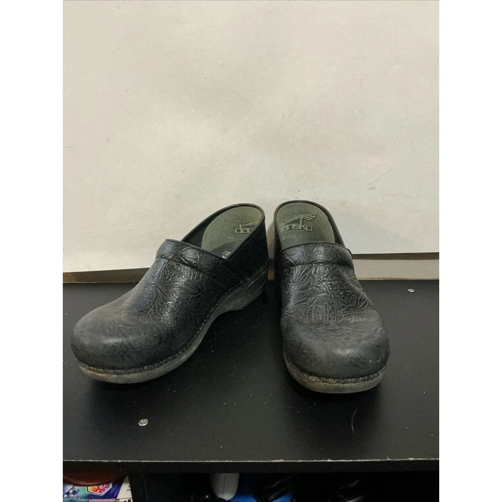 Dansko XP 2.0 Floral Tooled Clog Black Leather Women 41 US 11 Comfort Shoes
